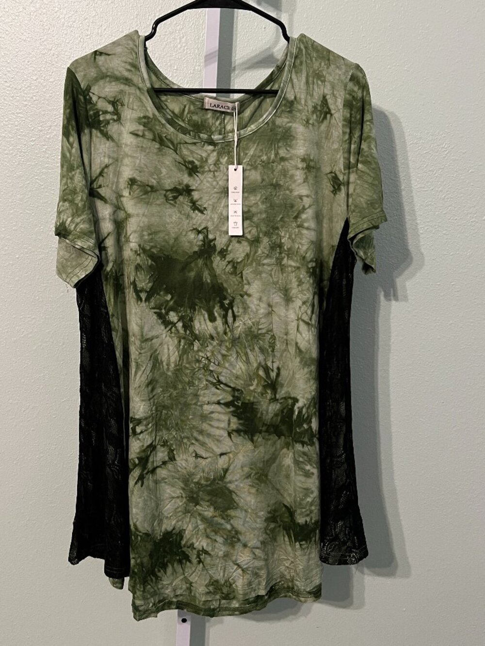 T Larace Green Tie Dye Stretchy Tunic with Black Lace Side Panels SZ 2X